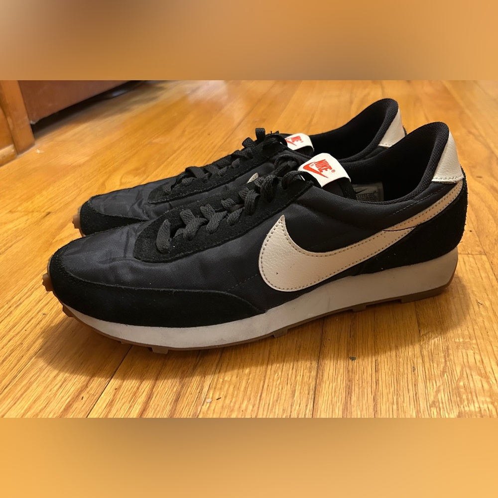 Nike Daybreak Women’s sneaker size 9.5B, no box, very good condition